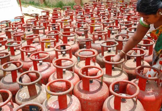 No control of government in LPG crisis: Black marketing on rise: Huge backlog created No control of government in LPG crisis: Black marketing on rise: Huge backlog created